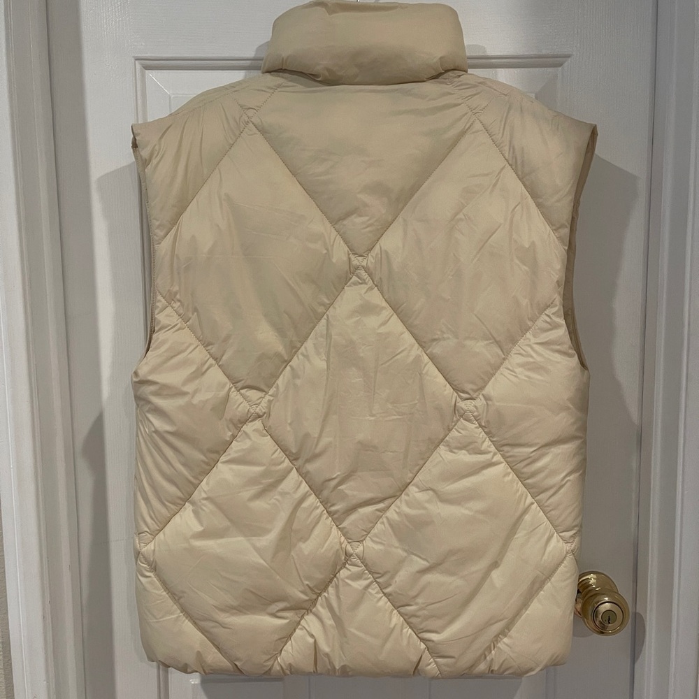 Abercrombie & Fitch Cream Puffer Vest - Picture 7 of 7